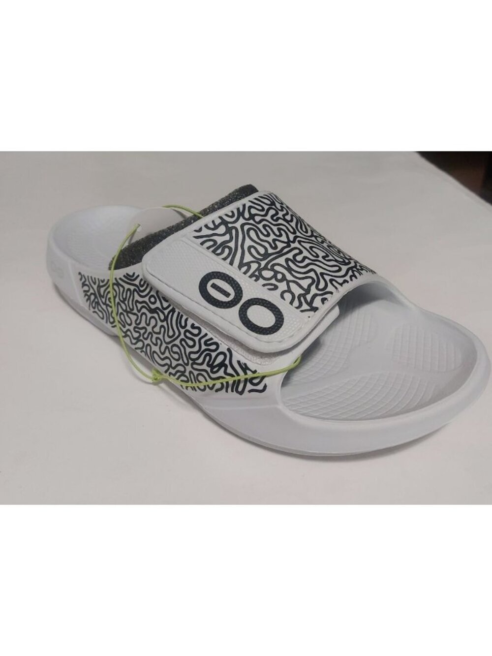 White Labyrinth OOFOS Ooahh Sport Flex Slide Mens Size 11 Womens 13 Sandals Shoe